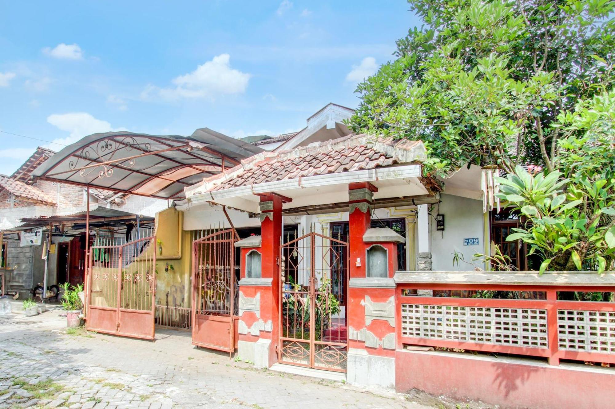 Oyo 94000 Omah Citra Genia Homestay Ngaglik Zewnętrze zdjęcie